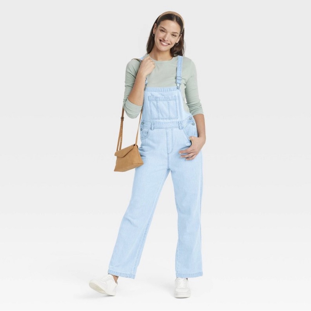 Women’s Denim Overalls - Universal Thread Medium Wash. waist 19” inseam 27